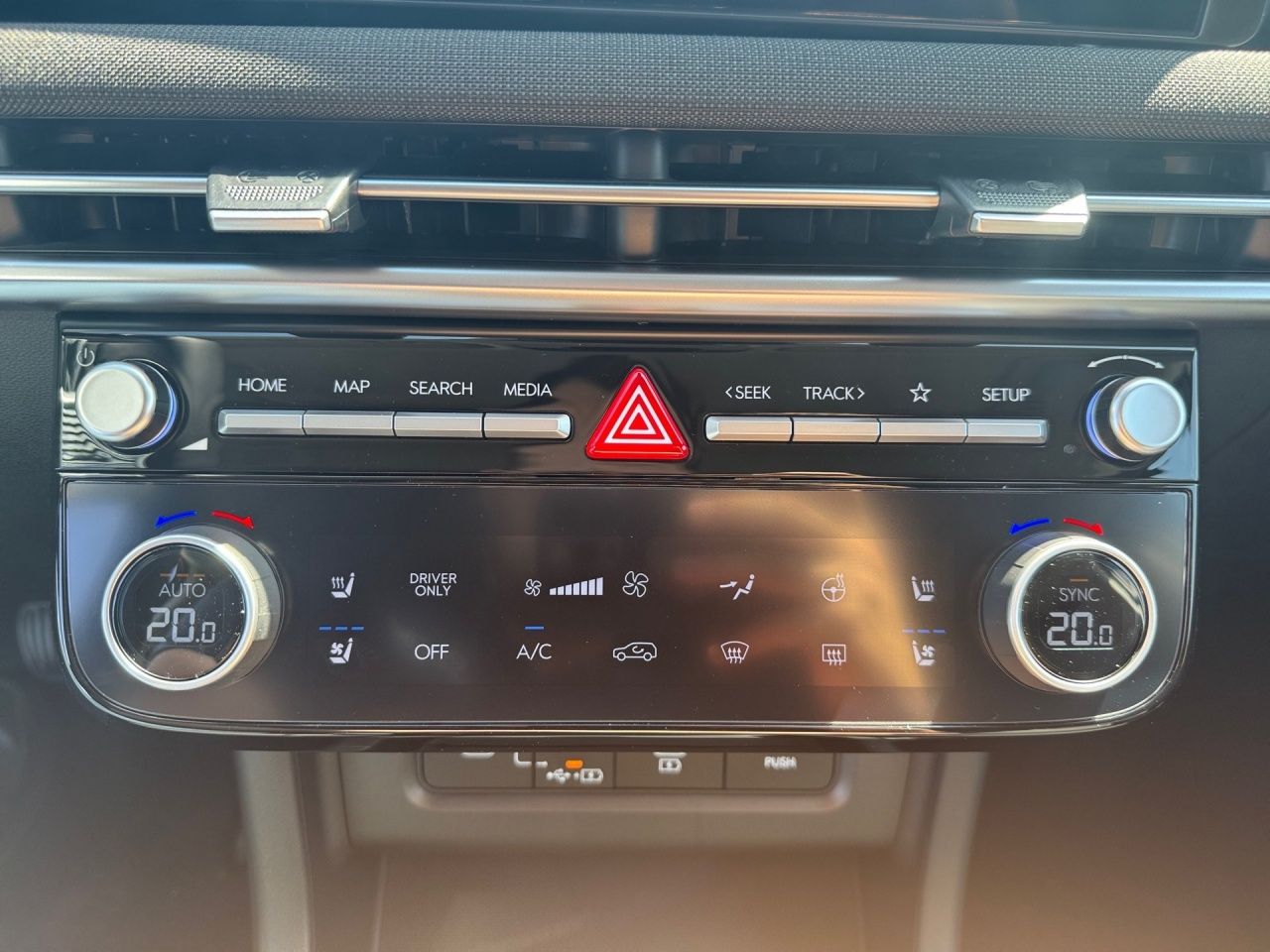 Fahrzeugabbildung Hyundai TUCSON PRIME NAVI*LEDER*KAMERA*HEADUP*SHZ*LHZ*BT