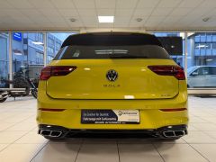VW Golf  R-LINE DSG ACC PANO STANDHZG AHK GARANTIE