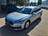 Skoda Superb Combi 2.0 TDI Essence LED Kamera PDC Klim