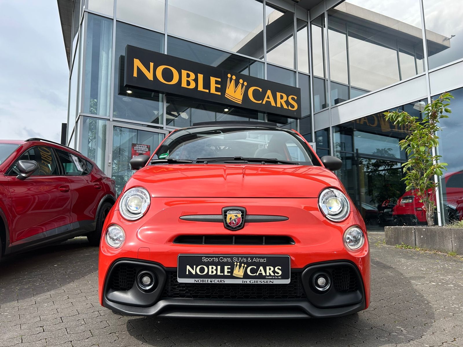 Fahrzeugabbildung Abarth 695C Cabrio Turismo BEATS NAV LEDER ALU