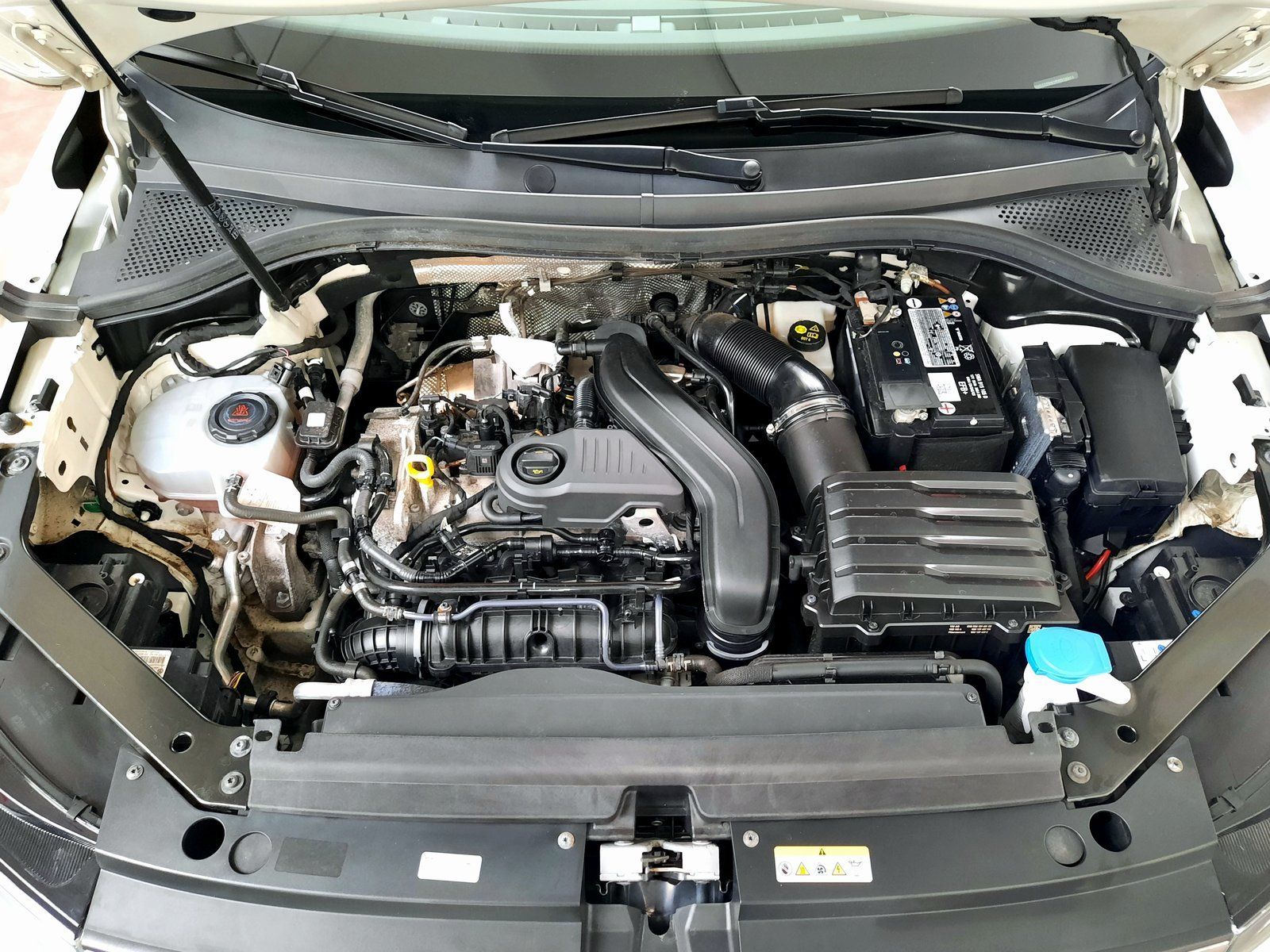 Fahrzeugabbildung Volkswagen Tiguan Active TSI *Navi*Cam*LED*PDC*Sitzhzg*ACC*