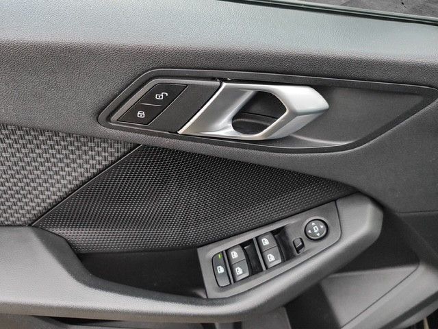 Fahrzeugabbildung BMW 118 d Advantage*Fahrschulauto*SitzHZ*Kamera*LED