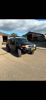 Toyota FJ Cruiser - Toyota Yaris SUV