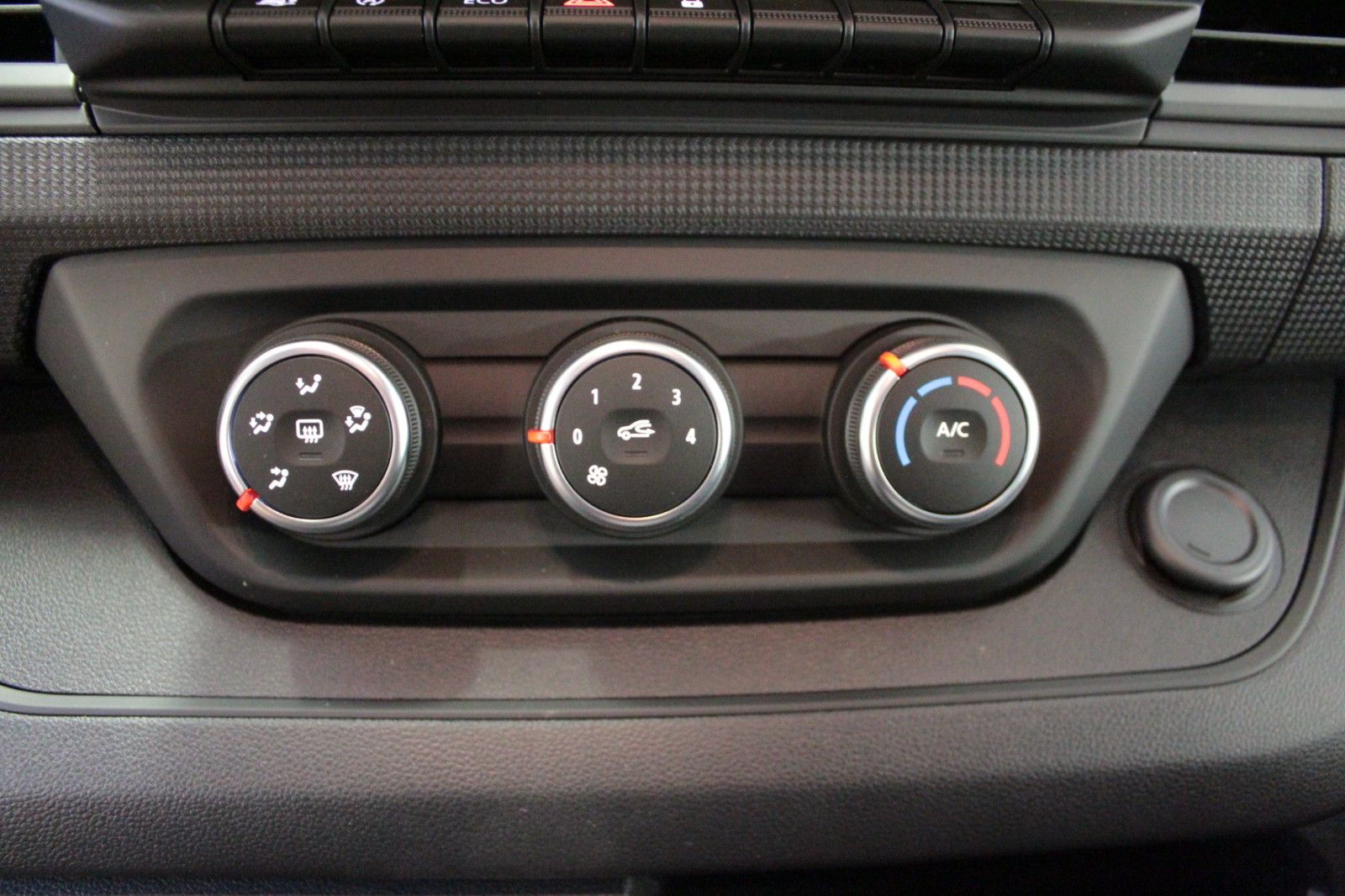 Fahrzeugabbildung Renault Trafic Dci 150 Grdt Evolution *Rollstuhlrampe*