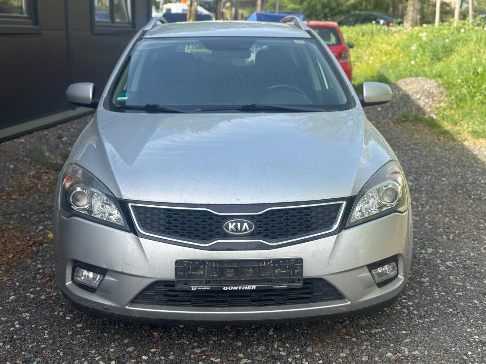 Kia cee'd 2012 — rear view