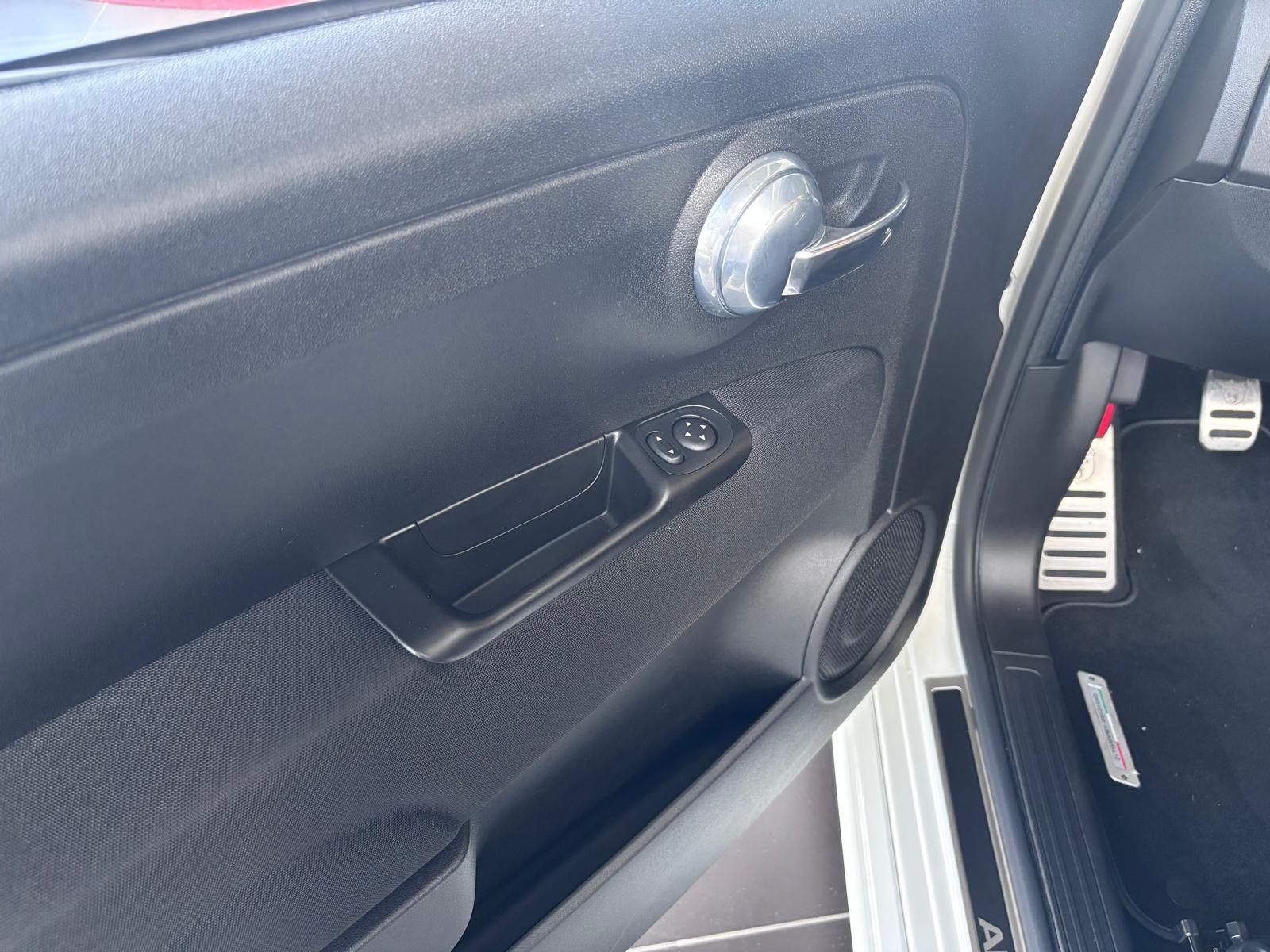 Fahrzeugabbildung Abarth 695C BEATS NAVI ALU