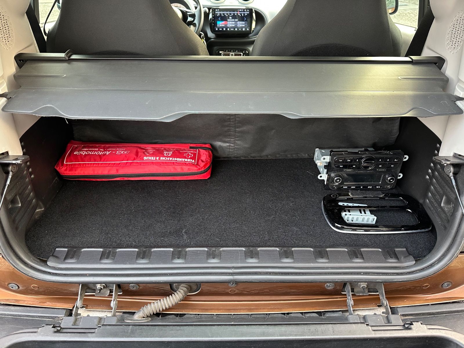 Fahrzeugabbildung Smart ForTwo coupe Pano/SHZG/GJR/Audio/hazelbrown