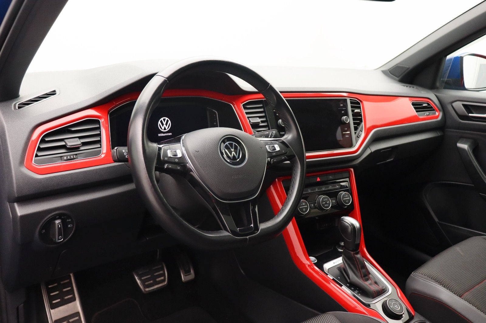 Fahrzeugabbildung Volkswagen T-Roc Sport 4M DCC ACC Panorama Kamera Standhz