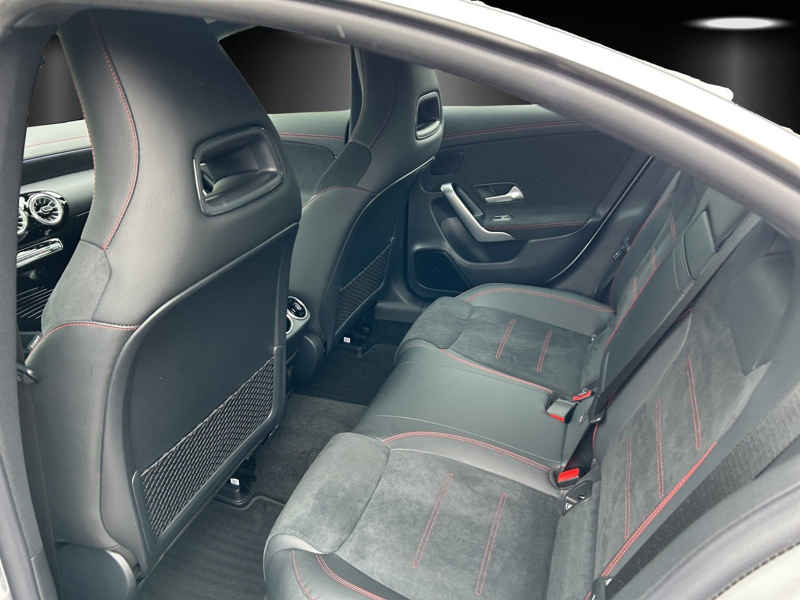 Fahrzeugabbildung Mercedes-Benz CLA 180 AMG Prem AHK Pano LED Memo KeyGo Totwink