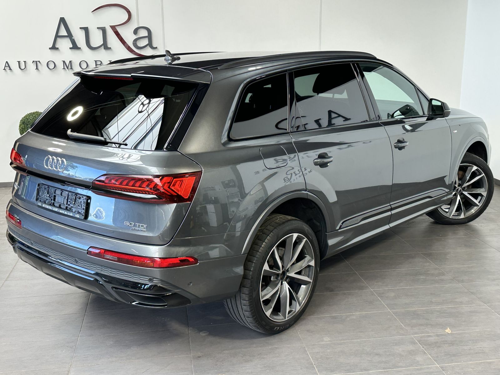 Fahrzeugabbildung Audi Q7 50 TDI S-Line Black 7Sitzer NAV+MATRIX+AHK+VC