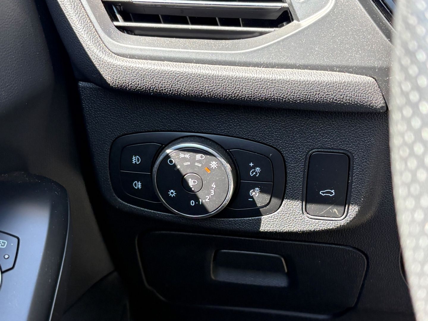 Fahrzeugabbildung Ford Focus Turnier ST-Line LED Kamera HeadUpDisplay