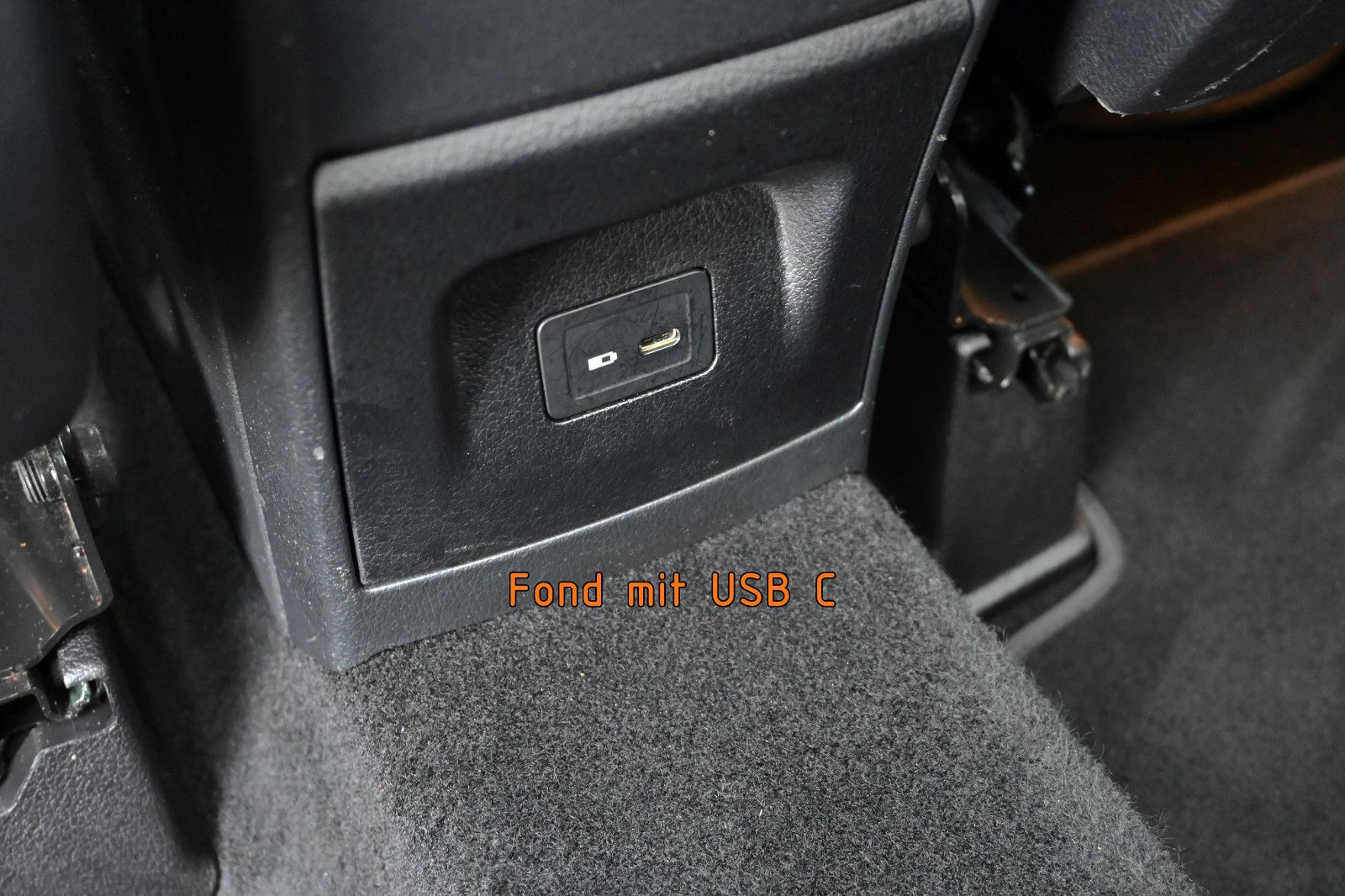 Fahrzeugabbildung Mercedes-Benz GLB 200 d 4Mat. AMG LINE °ACC°AHK°STANDHEIZ°PANO