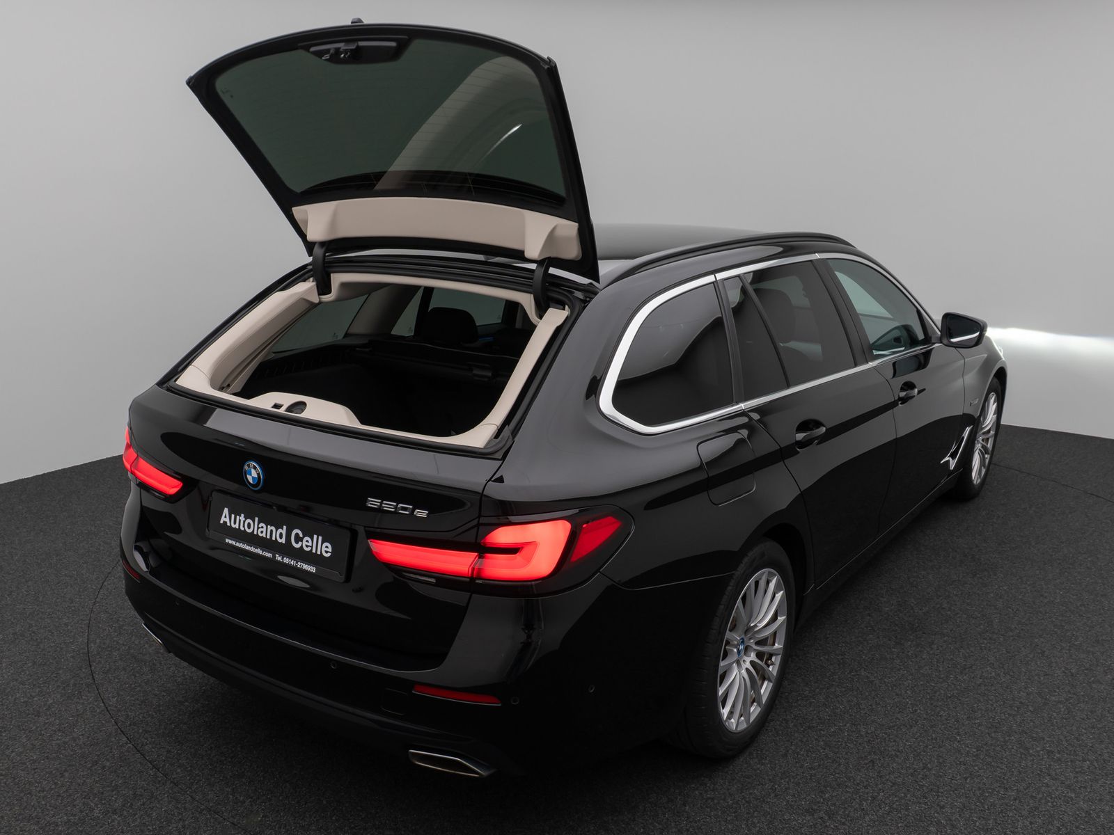 Fahrzeugabbildung BMW 520e  Laser 360° HUD DAB H/K ACC Alarm Komfort