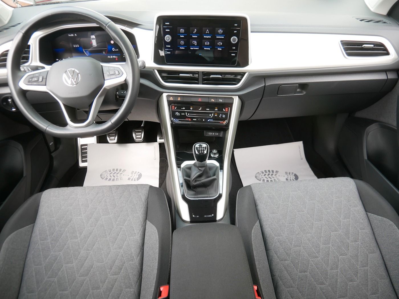 Fahrzeugabbildung Volkswagen T-Roc 1.0 MOVE NEU37T Standheiz Kamera SHZ NAVI