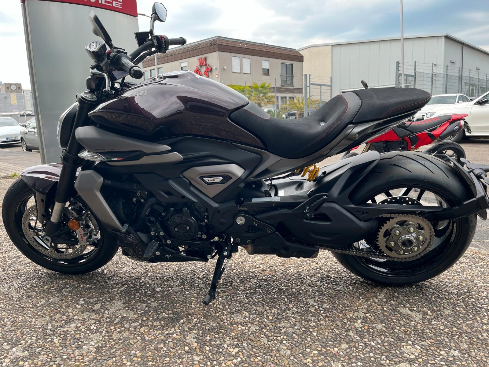 Ducati X Diavel V4 wenig Km