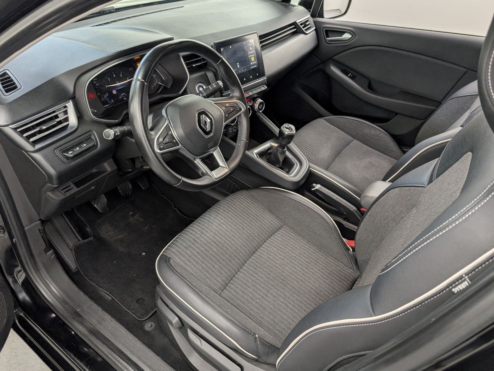 RENAULT Clio TCe 100 Intens Navi SHZ Kamera – Bild 33