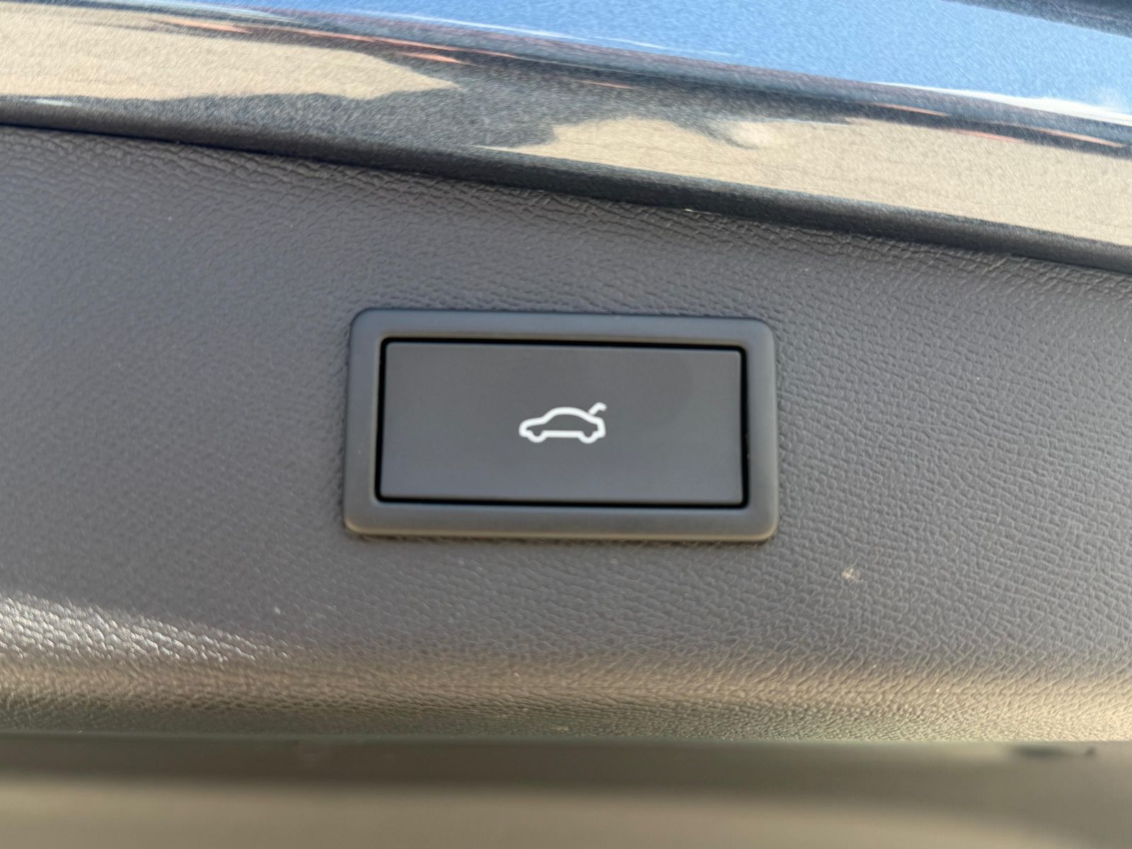 Ilustración del vehículo CUPRA Leon 1.5 eTSI MATRIX*PANO*ALCAN.*AHK*SENN*Drive2