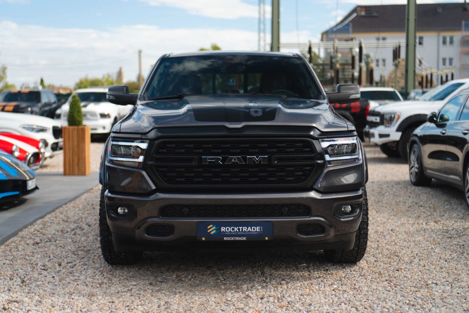 Fahrzeugabbildung Dodge RAM 5.7 V8 HEMI 4x4 OFFROAD Night-Paket *LED*