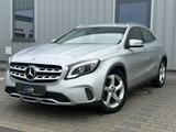 Mercedes-Benz GLA 180 Urban 7G-Tronic Leder Comand Kamera LED - silberne Mercedes-Benz GLA-Klasse