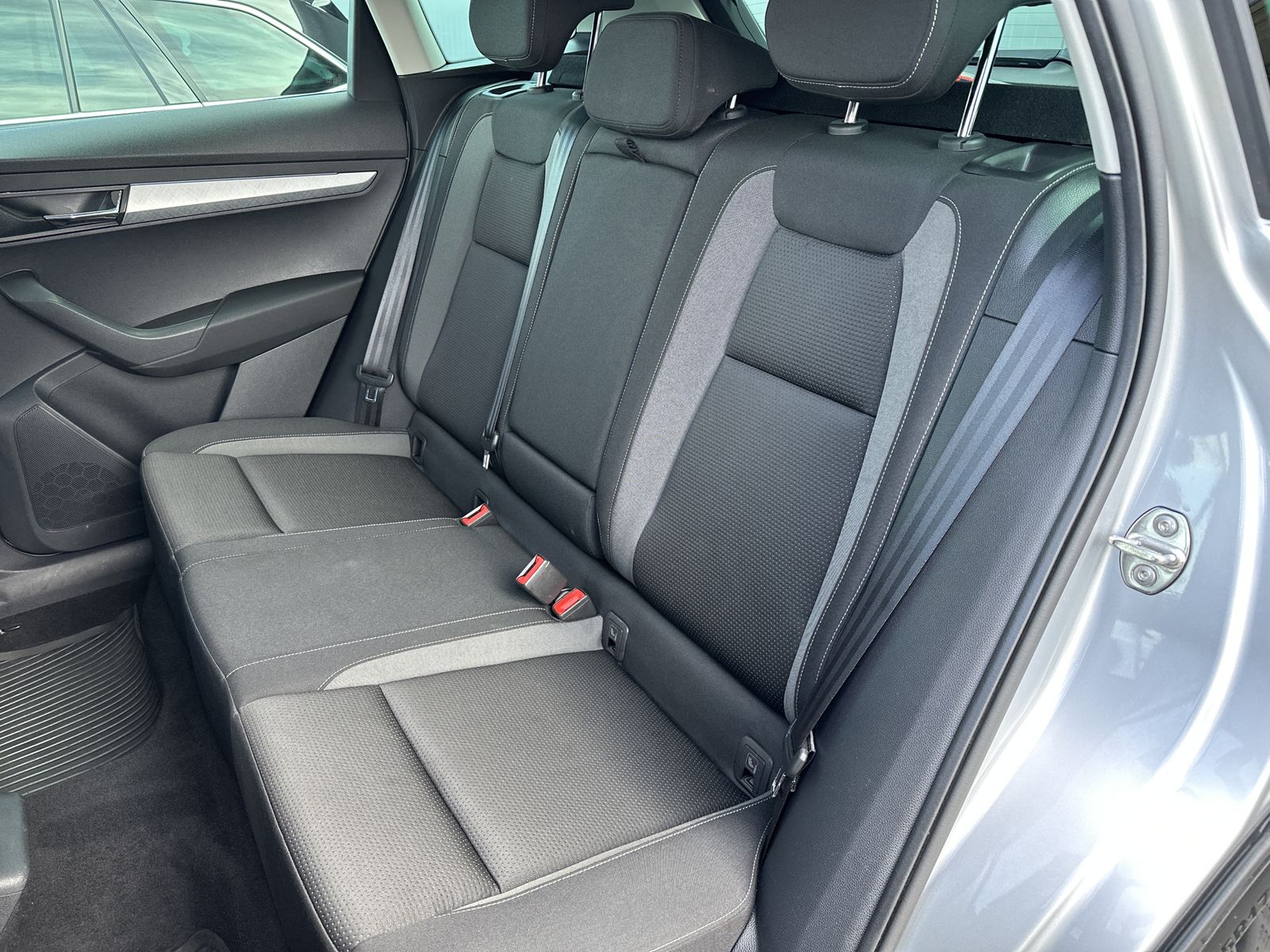 Fahrzeugabbildung SKODA Karoq 2.0 TDI DSG Tour 4x4 NAV+LED+AHK+ACC+KAM