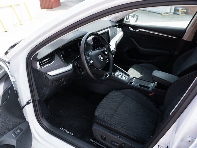 Octavia Combi 2.0 TDI Style DSG AHK+HUD+NAVI+SID