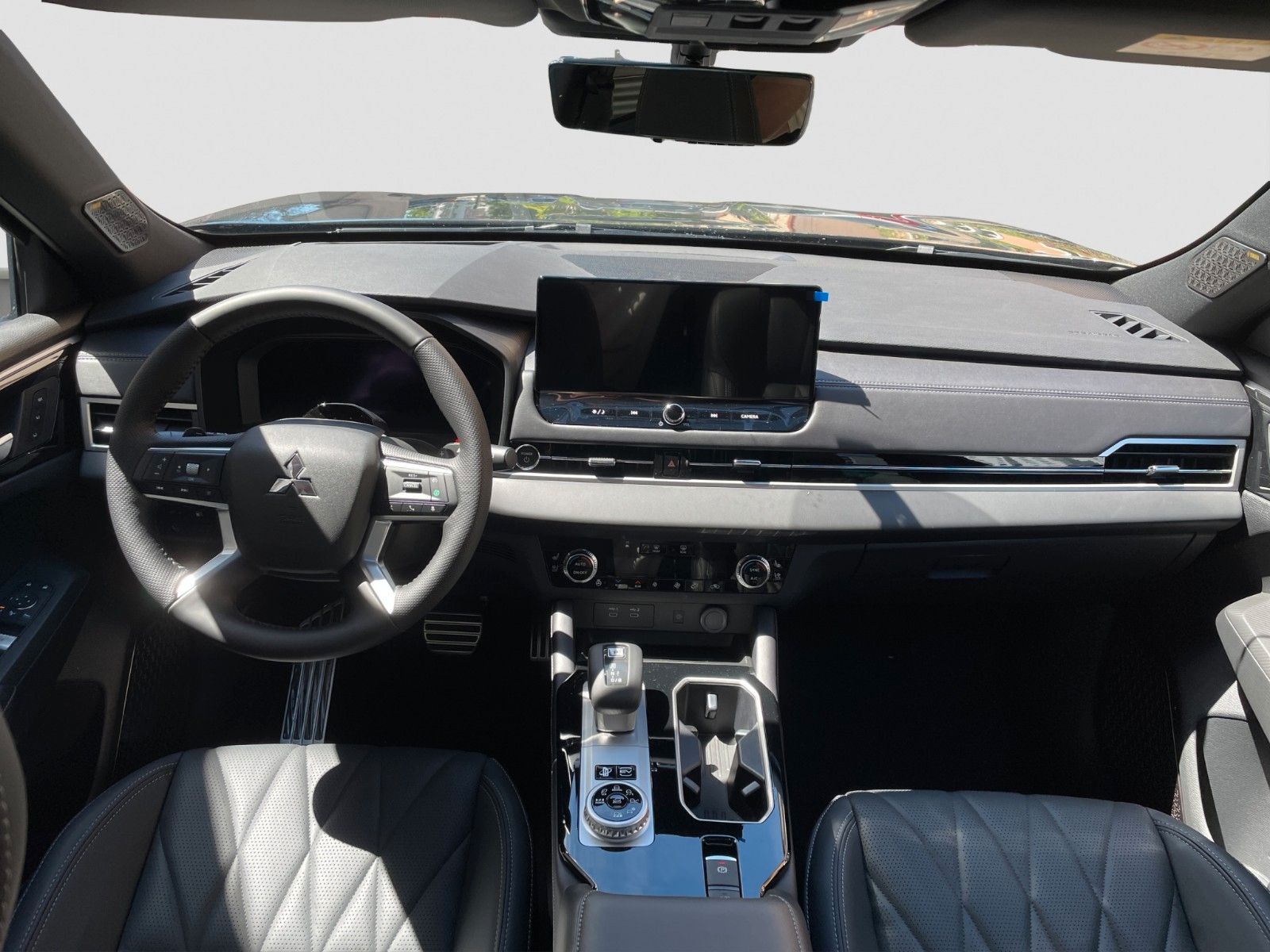 Fahrzeugabbildung Mitsubishi Outlander 2.4 PHEV 4WD LUXURY BLACK AKTIONSPREIS