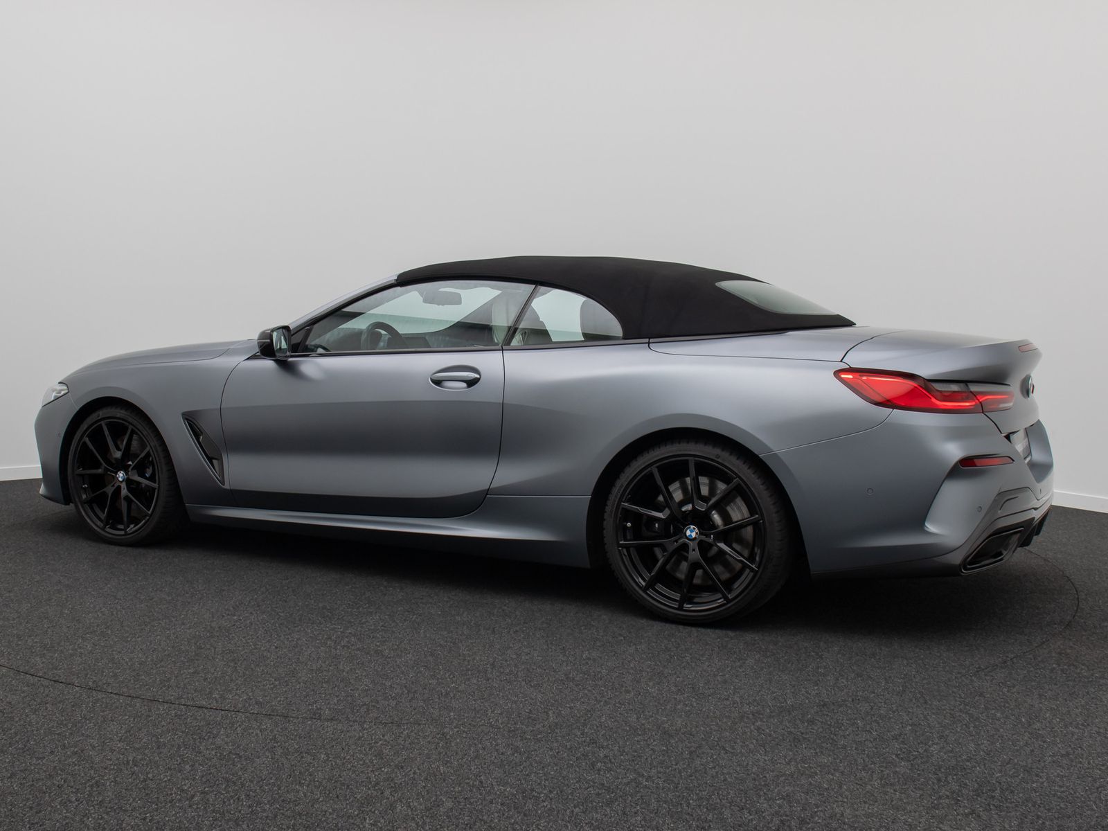Fahrzeugabbildung BMW 840d xD Cabrio Individual B&W SoftClos HUD VOLL