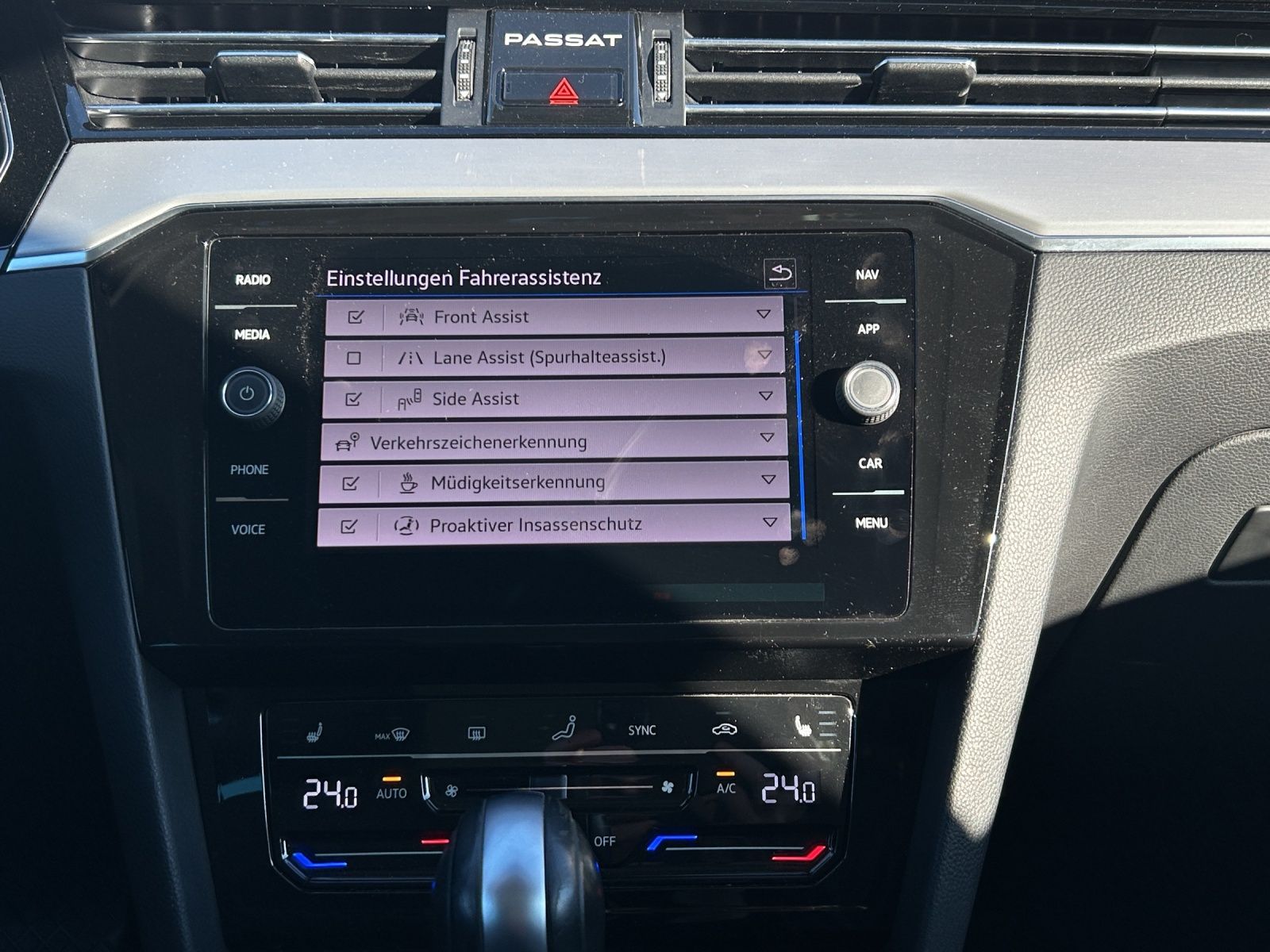 Fahrzeugabbildung Volkswagen Passat Variant Elegance TDI DSG IQ.Light ACC SH