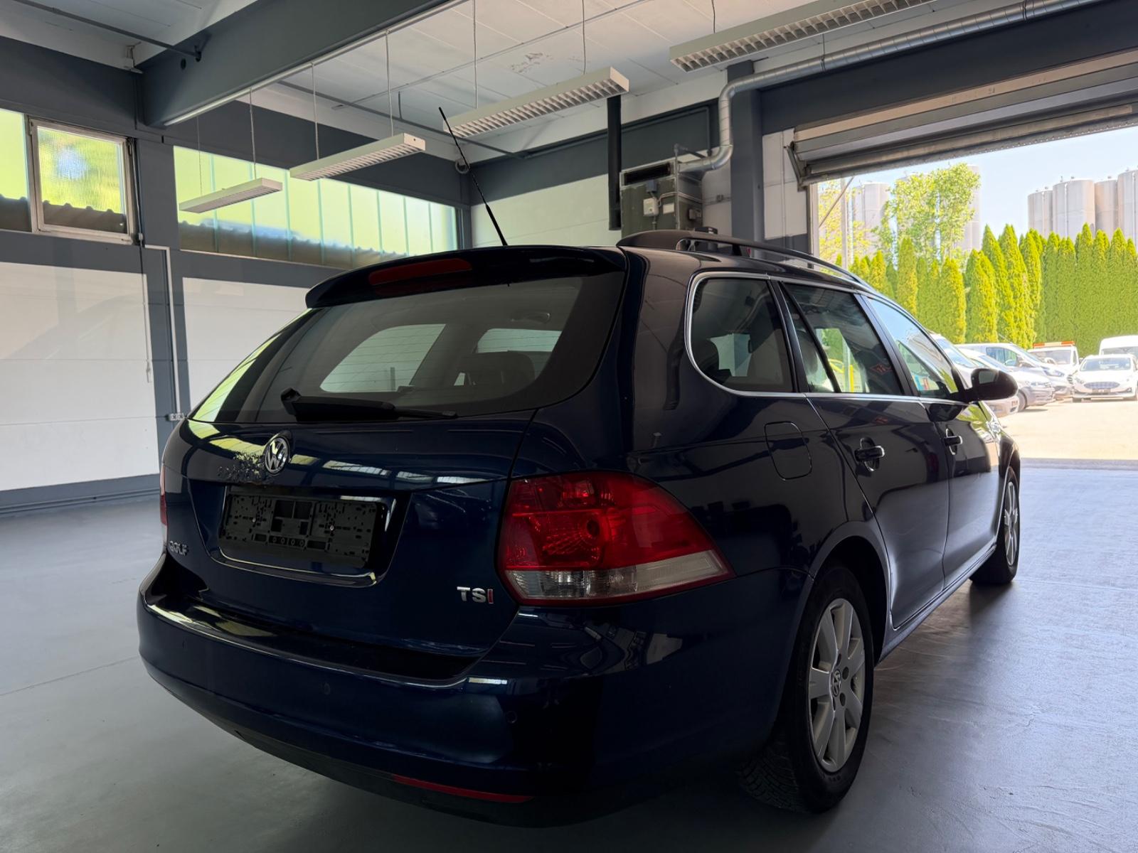 Volkswagen Golf 2008 — interior