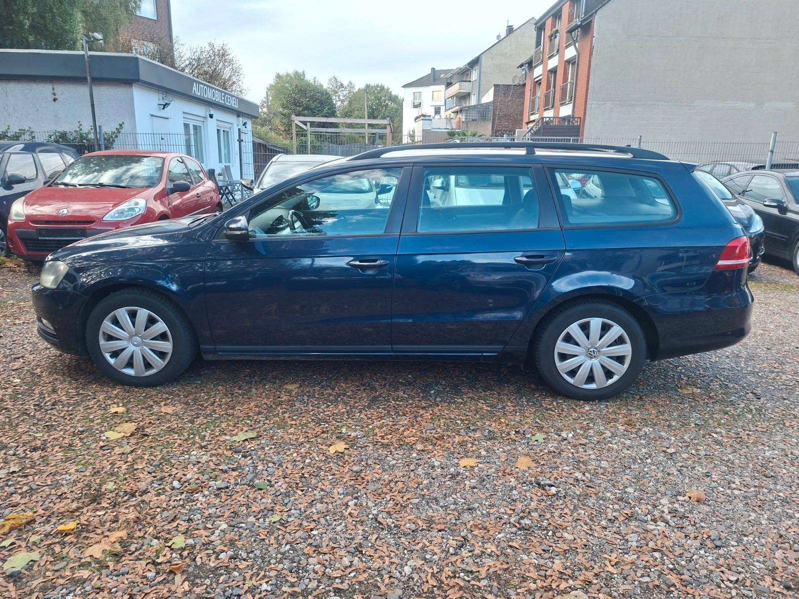Volkswagen Passat 2011 — interior