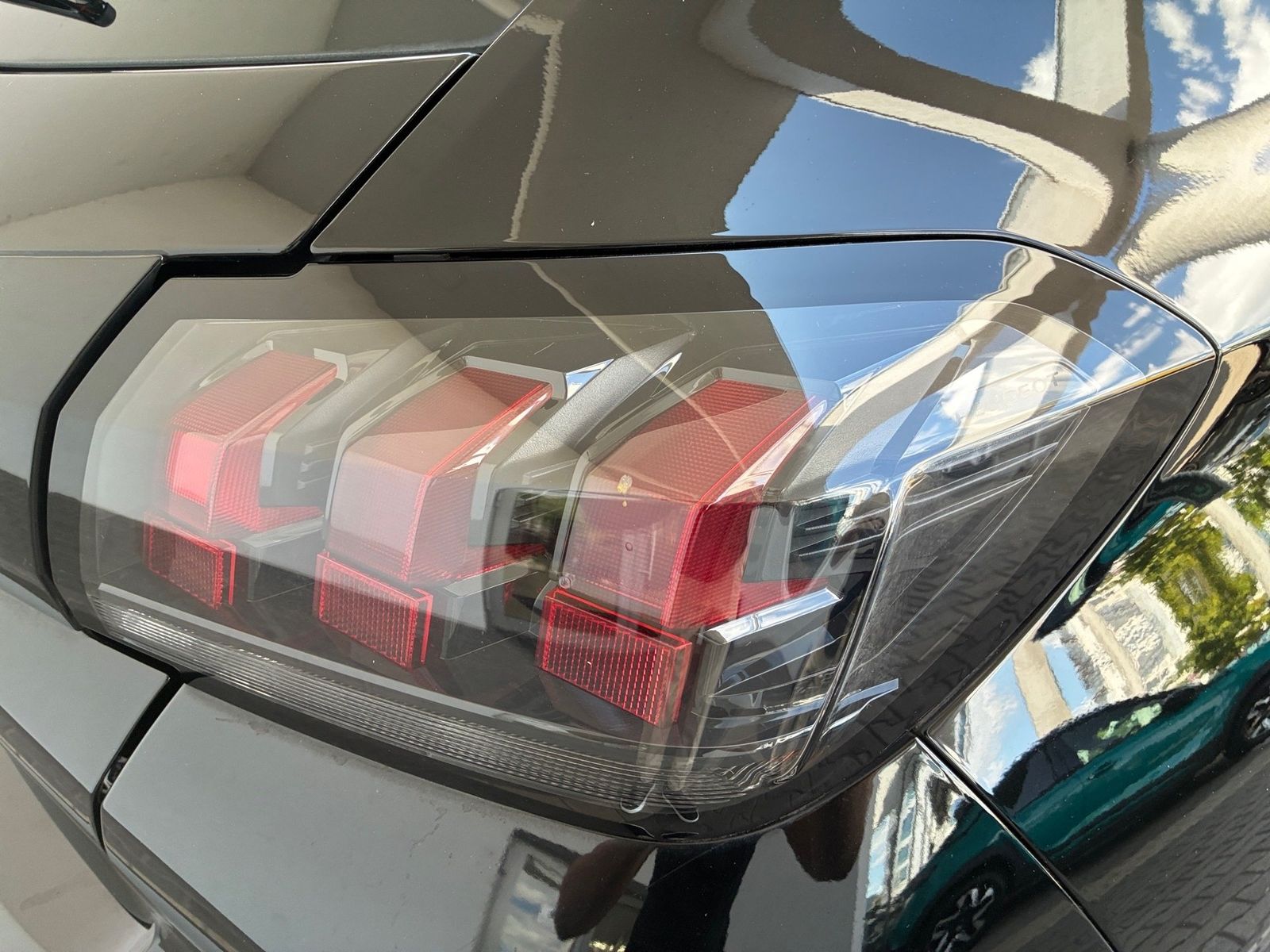 Fahrzeugabbildung Peugeot 208 1.2 PureTech 75 Active LED,SHZ,Keyless,SpurH