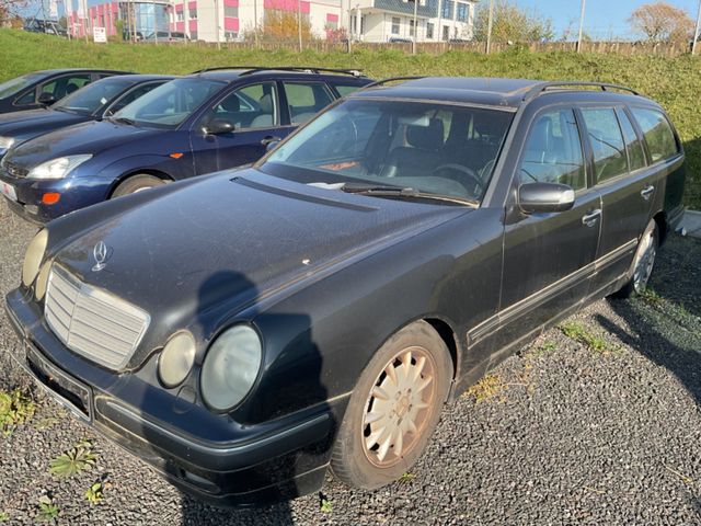 Mercedes-Benz E 280 Elegance Auto. Leder AHK Schiebedach