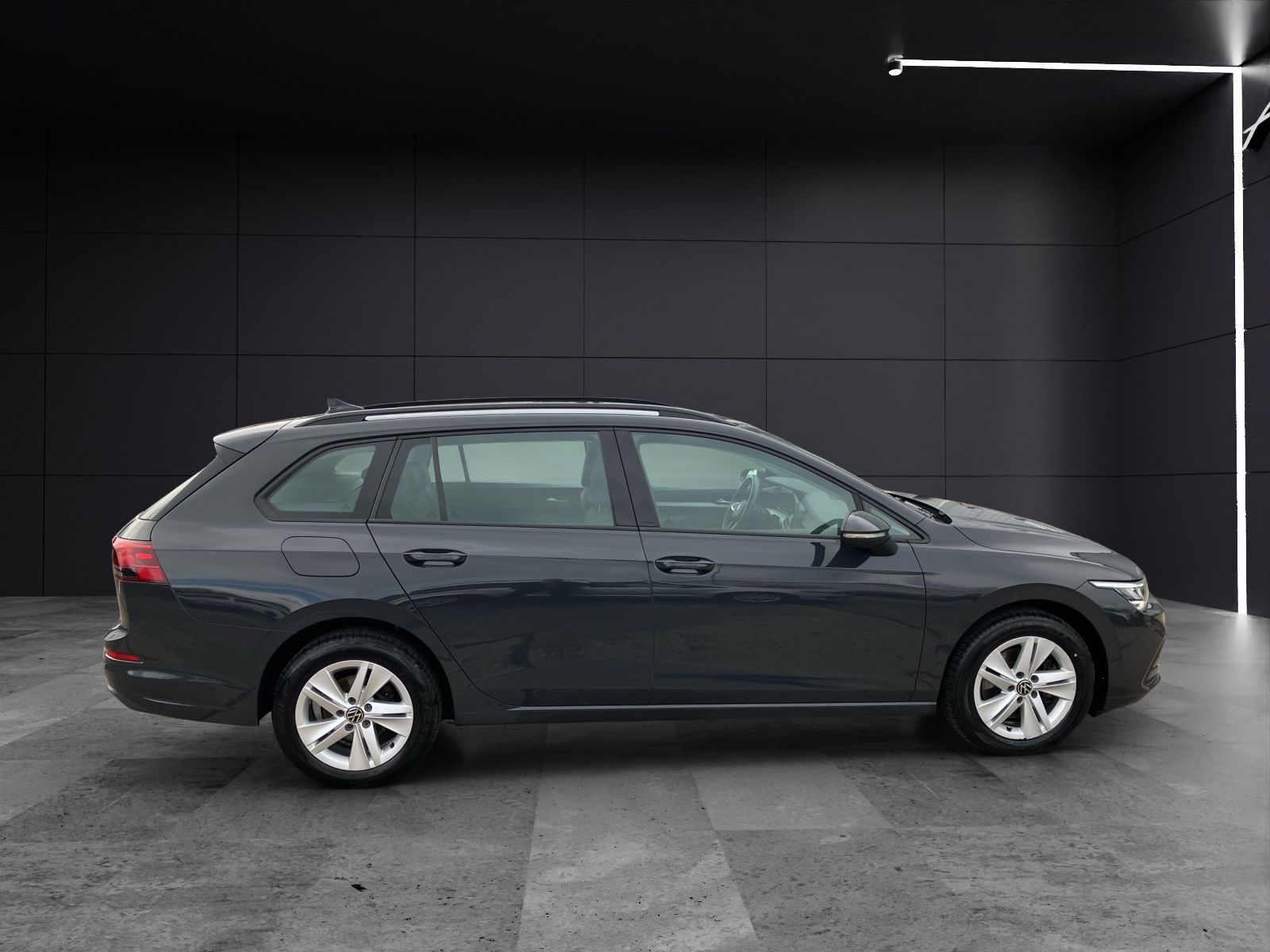 Fahrzeugabbildung Volkswagen Golf VIII Variant Life TDI DSG LED SH PDC Ambien