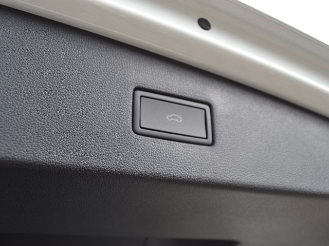 Tiguan Allspace 2.0 TSI 4M DSG R-Line 7-SITZER/A