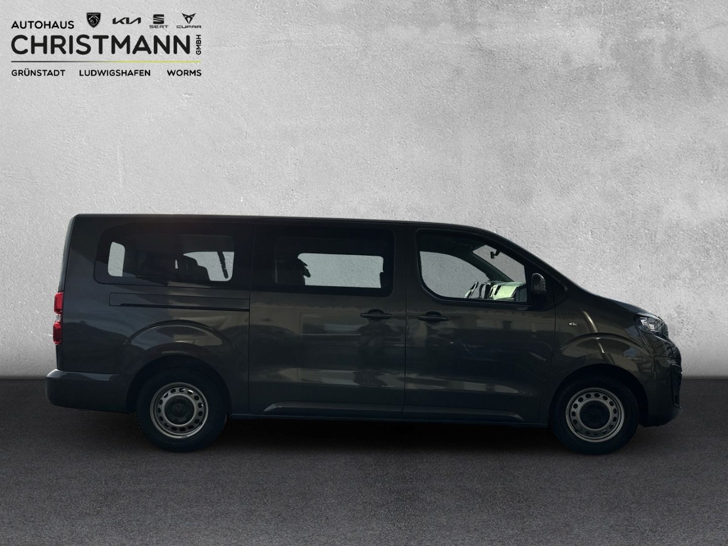 Fahrzeugabbildung Peugeot Expert Kombi L3 2.0 BlueHDi 145 PS 8-Sitzer *NAV