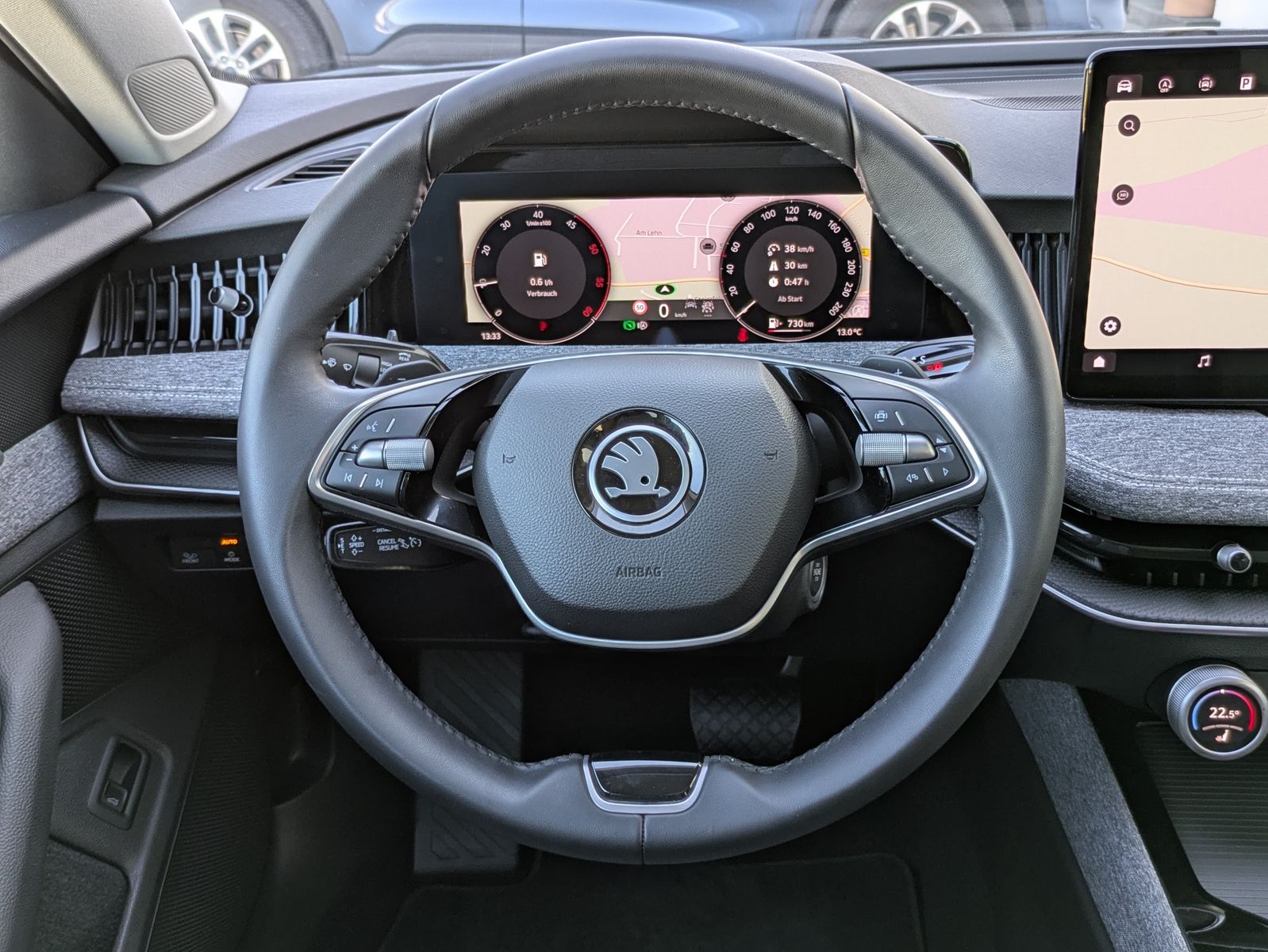 Fahrzeugabbildung SKODA Superb 2.0 TDI 4x4 Selection MATRIX*AHK*PANO*19"
