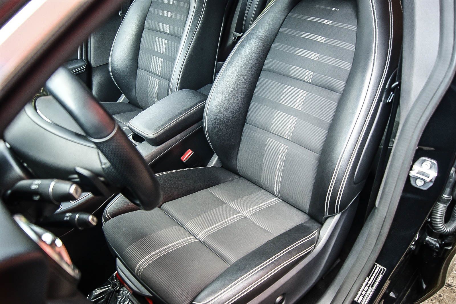 Fahrzeugabbildung Mercedes-Benz CLA 200 Shooting Brake 7G-DCT LED KEYLESS NAVI