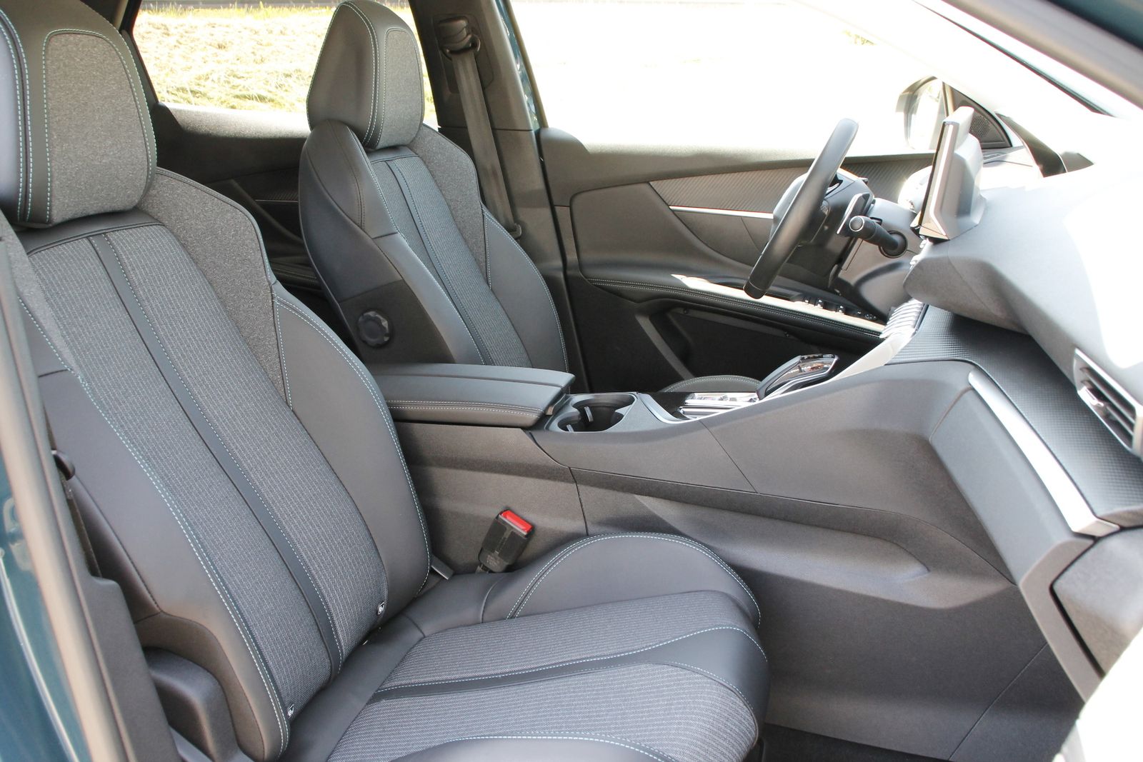 Fahrzeugabbildung Peugeot 3008 HYBRID Allure (MJ F0)