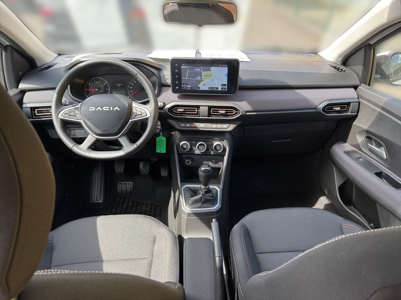 Fahrzeugabbildung Dacia Sandero III Stepway Expression TCE 90*Schiebedac