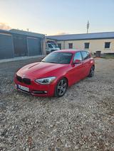 BMW 114i Sport Line  - rote BMW 114