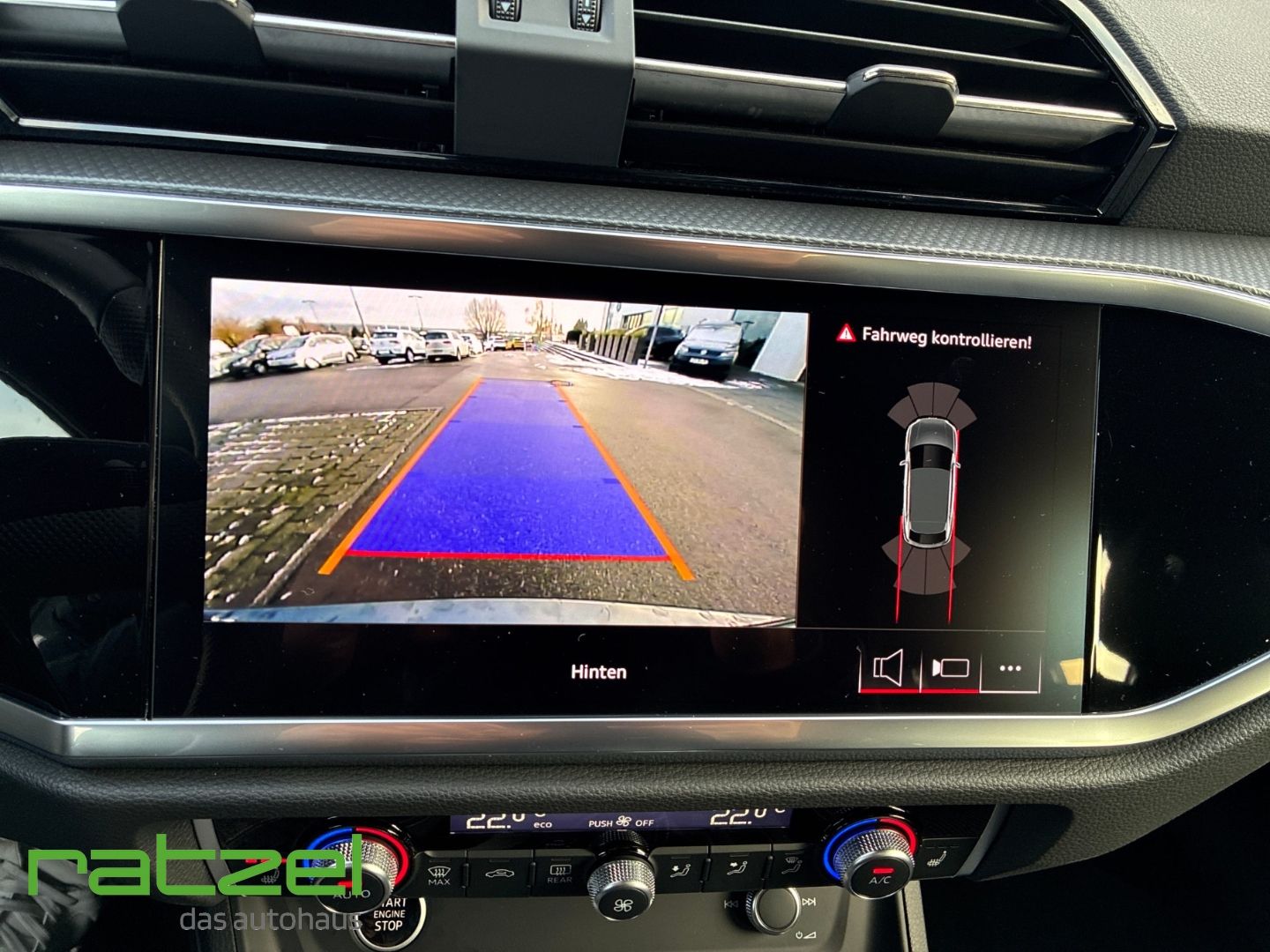 Fahrzeugabbildung Audi Q3 Sportback S line 35 TDI S tronic Navi Leder D