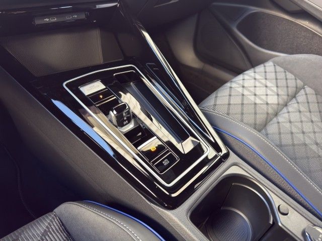 Golf R-Line 1.5 l eTSI DSG NAVI+WR+AREAVIEW+LED+