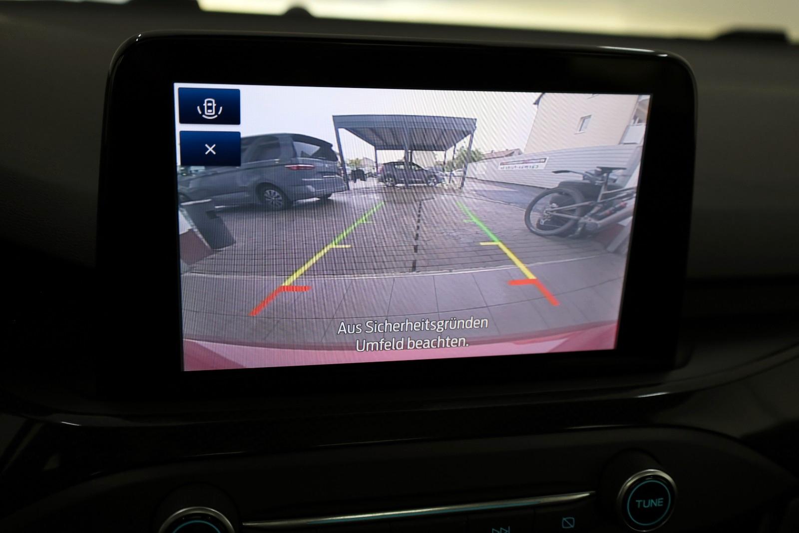 Ford Focus Lim. ST,Navi,SH,HUD,Kamera,ACC,Panorama+WR