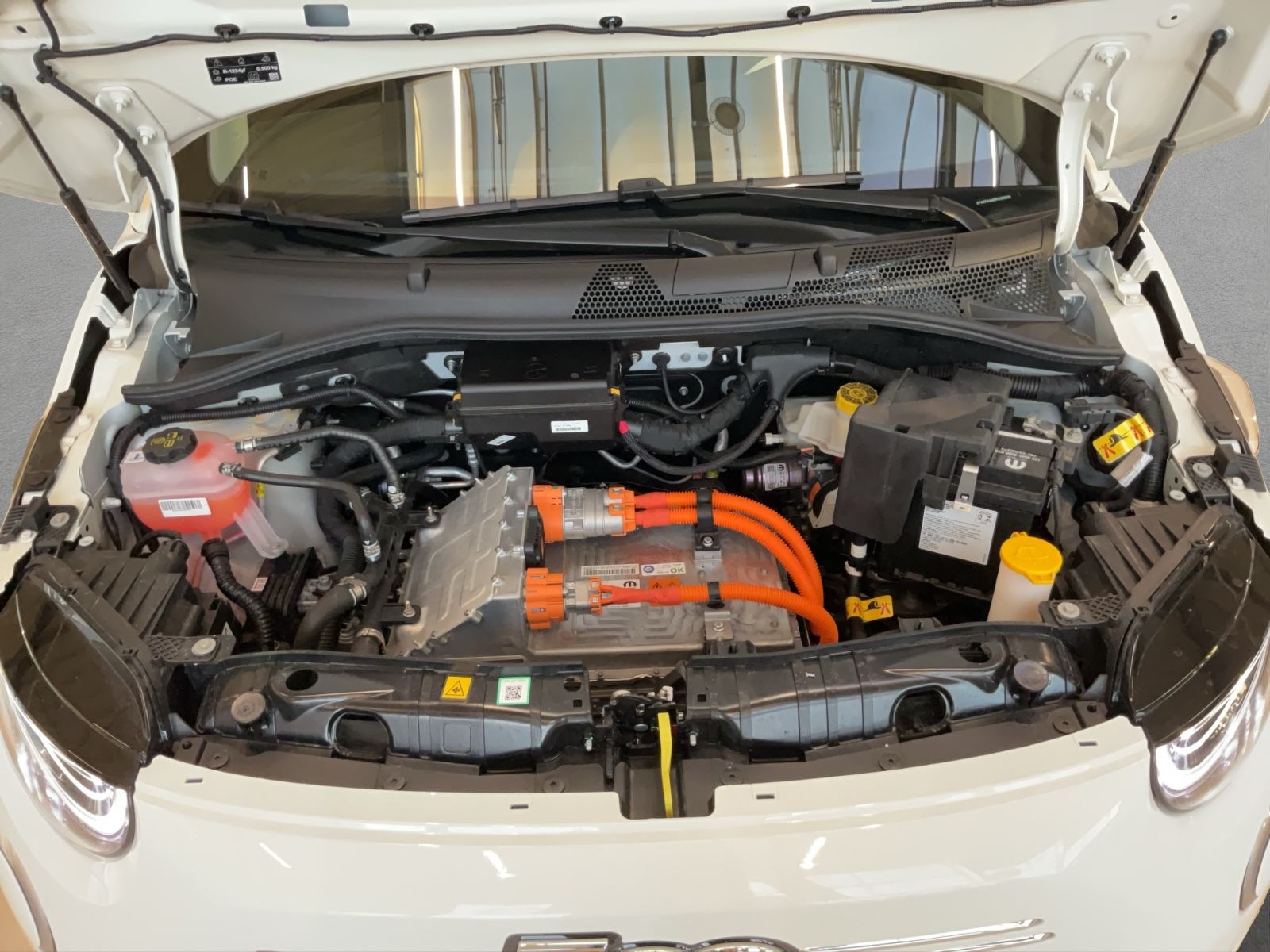 Fahrzeugabbildung Fiat 500e + Komfort Paket, Style Paket