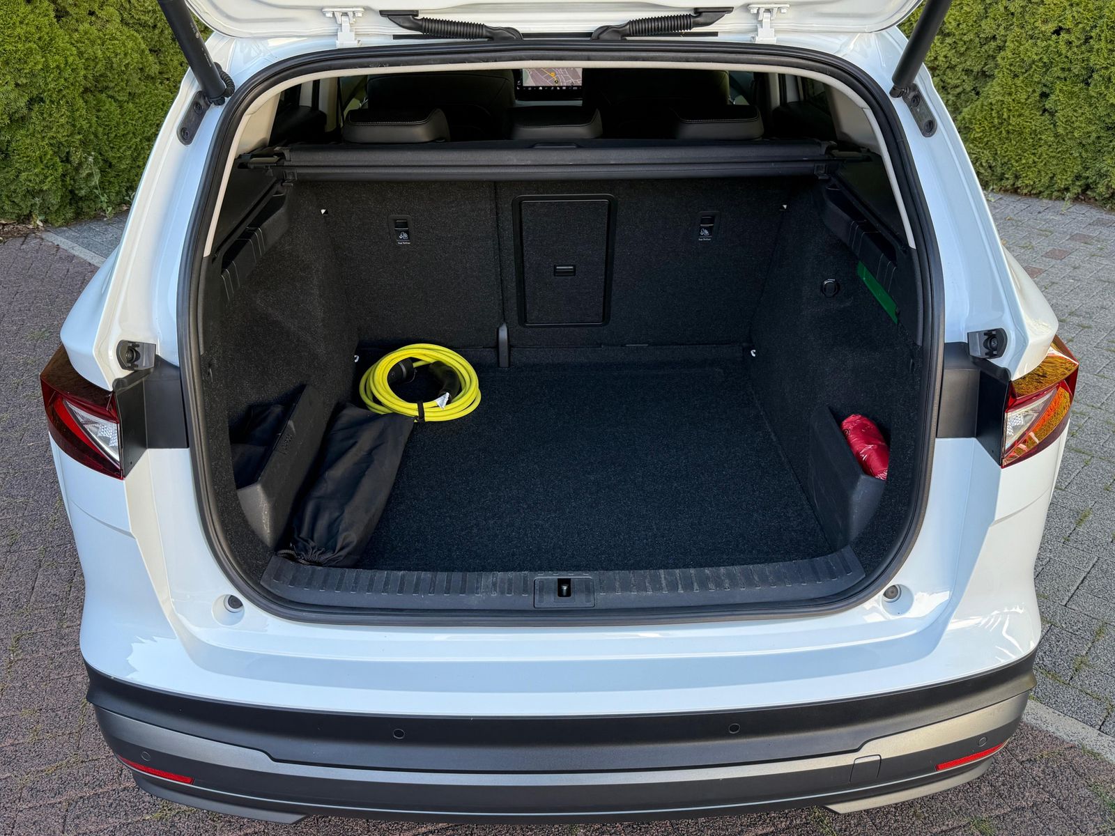 Fahrzeugabbildung SKODA Enyaq 80 Loft CCS+WÄPU+NAV+SHZ+KAM+ACC+AMBI+CARP