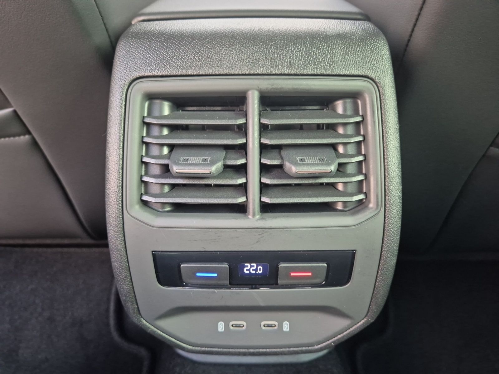 Fahrzeugabbildung SEAT Leon TSI FR-Line LED Navi ACC Park-Assist SH LM