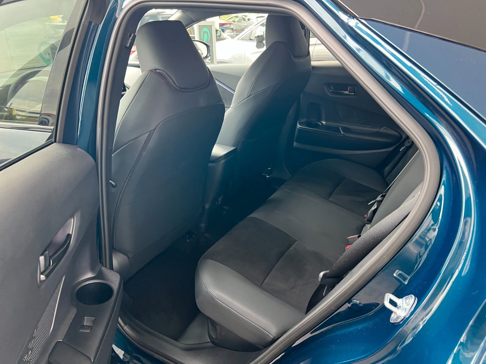 Fahrzeugabbildung Toyota C-HR 2.0 FWD GR Sport Kamera,LED,Matrix,Navi,SHZ