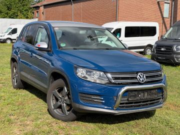 Volkswagen Tiguan - 1