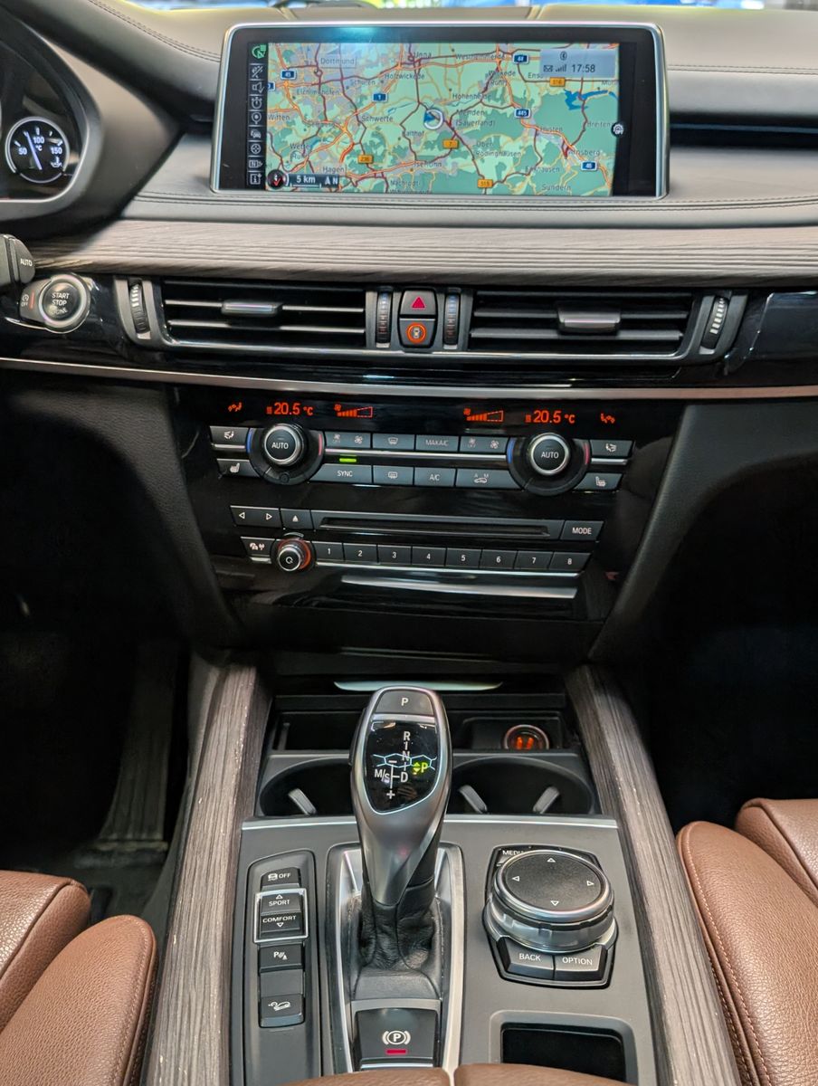 Fahrzeugabbildung BMW X5 xD 30d M-Sport HUD Pano H&K Komfortsi AHK 20"
