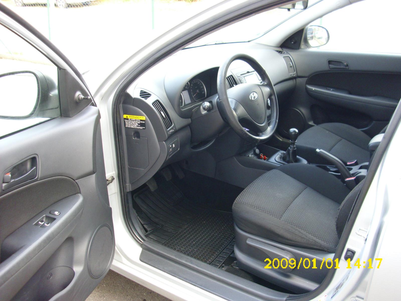 Hyundai i30 2009 — photo 13